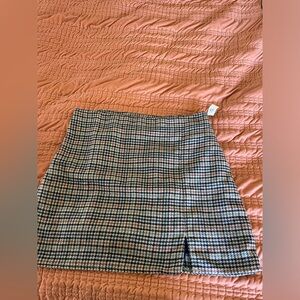 Old navy plaid mini skirt with slit
